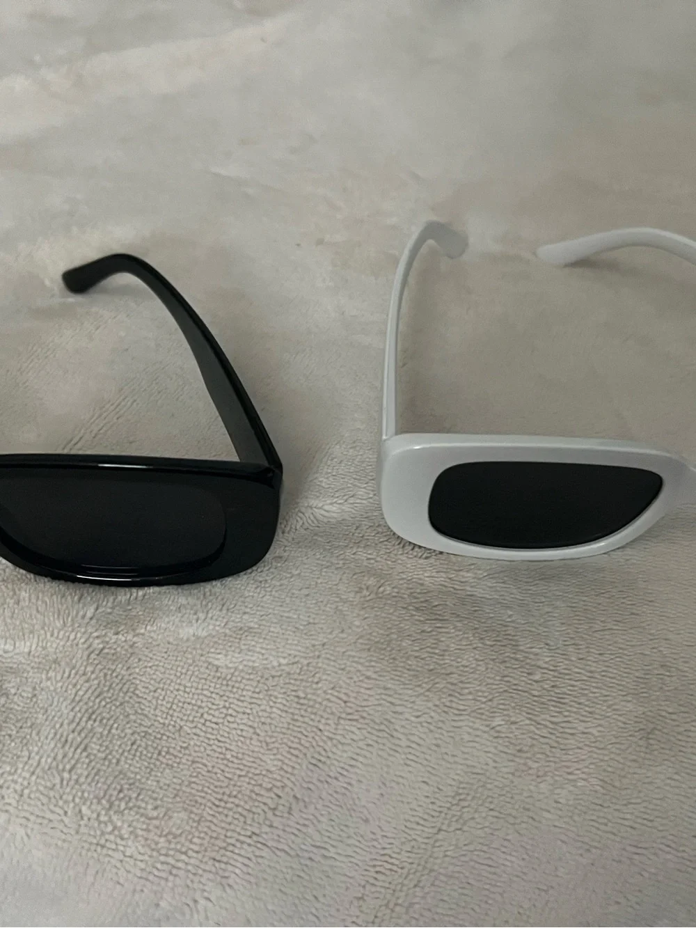 Black and White Retro Cat Eye Sunglasses Set